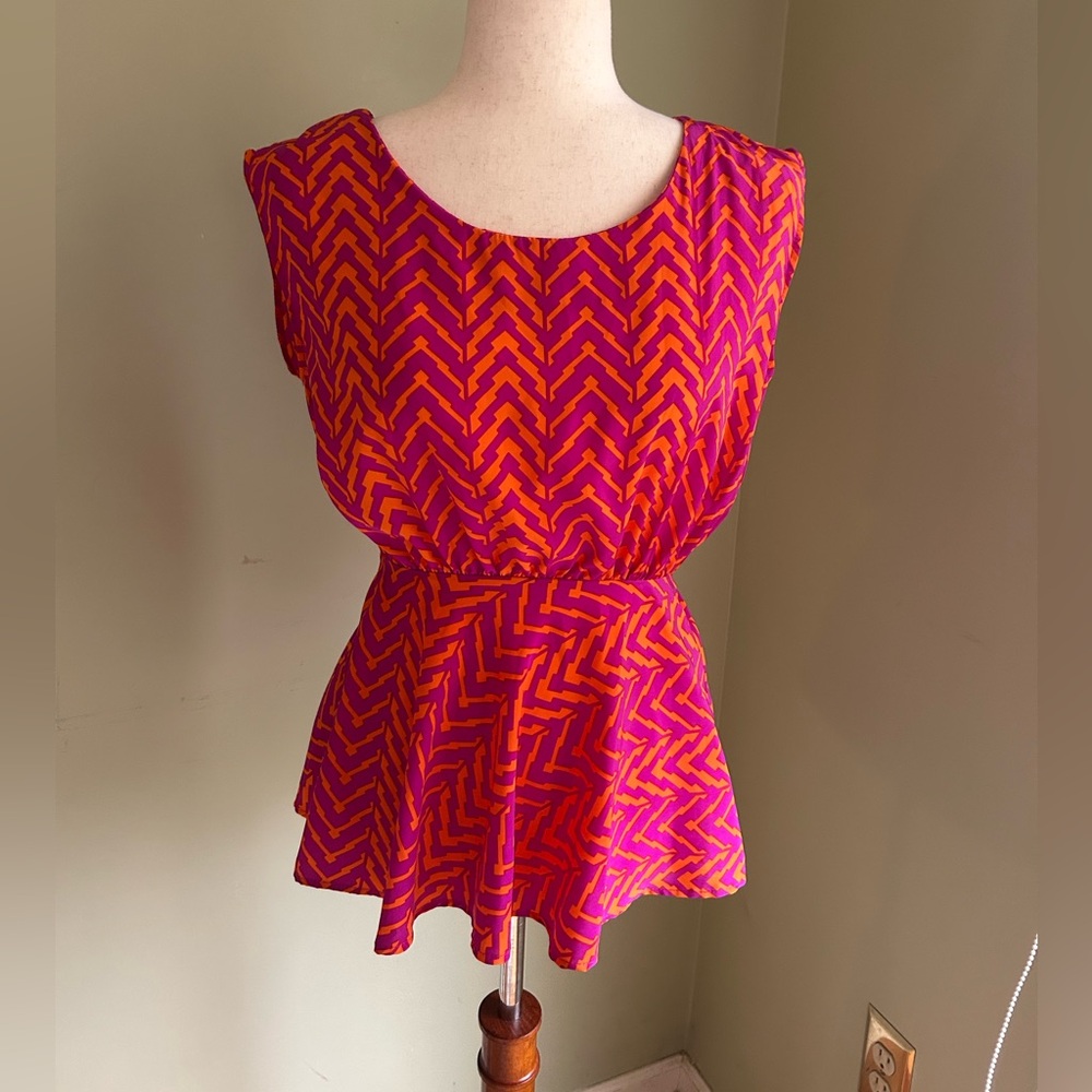 Anthropologie Paper Crane purple/orange flounce top Cap sleeve/open back S